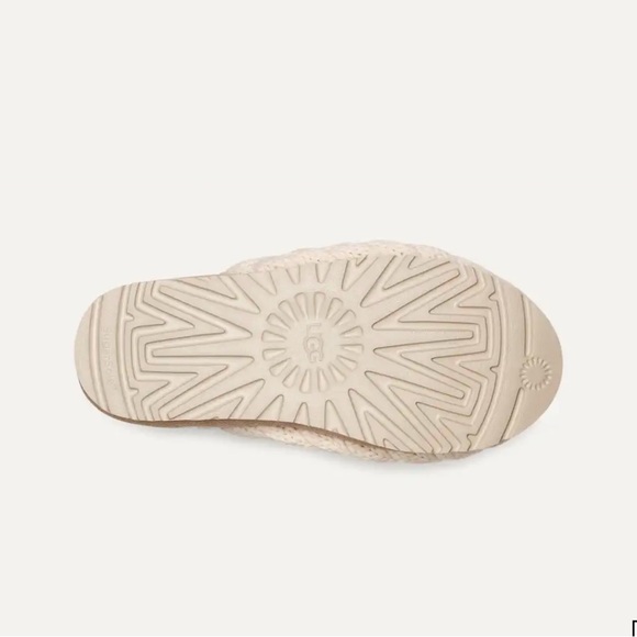 B/N Ugg cream classic chunky knit boots - Picture 3 of 3